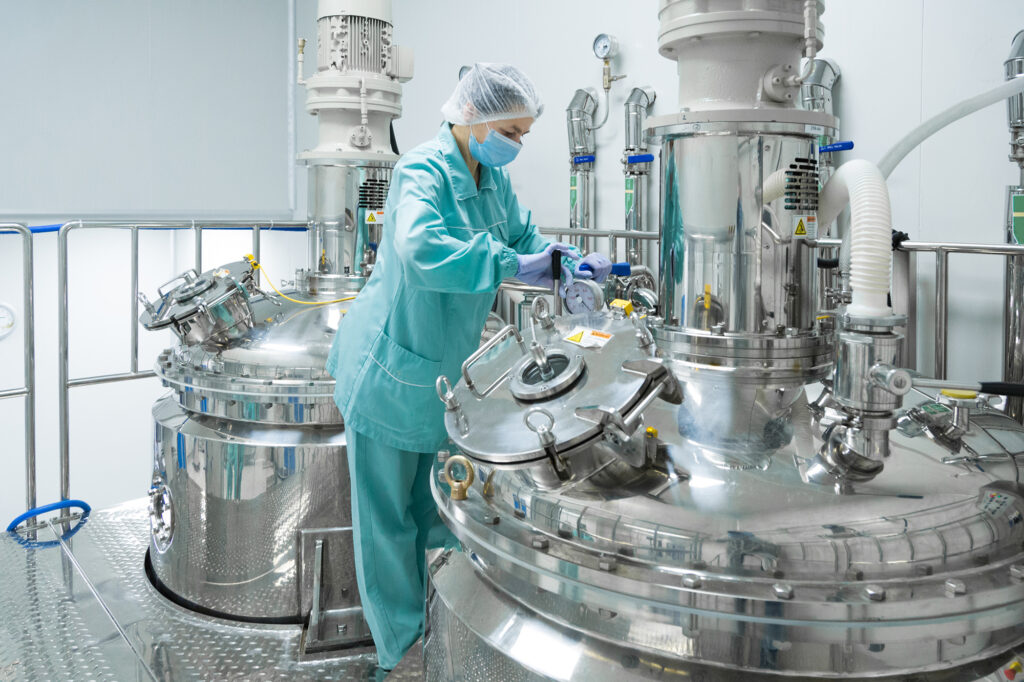 Medico When the medical and healthcare industry uses glass, strict requirements are often placed on the choice of glass type, documentation, and manufacturing processes. Quality, traceability, and precision are essential when products are applied in critical areas such as research, treatment, and diagnostics. This applies both to glass used in production processes and to glass that forms an integral part of a medical product. Borosilicate glass is a preferred material in the medico sector due to its resistance to thermal shock, chemical stability, and broad transmission curves. These properties ensure that products perform reliably under varying conditions. Furthermore, borosilicate glass is defined by a highly detailed specification description, making it a trusted choice for demanding medical applications. Mirit Glas has in-depth knowledge and understanding of the medico industry and the strict requirements set by health authorities in both the USA and the EU. With many years of experience, we supply glass that fully complies with specified conditions. Documentation and traceability are an integrated part of our delivery process, ensuring that every component meets the relevant standards. Our focus is always on meeting the specific needs of our customers—delivering the right glass product for their unique solutions, with guaranteed safety, compliance, and performance.